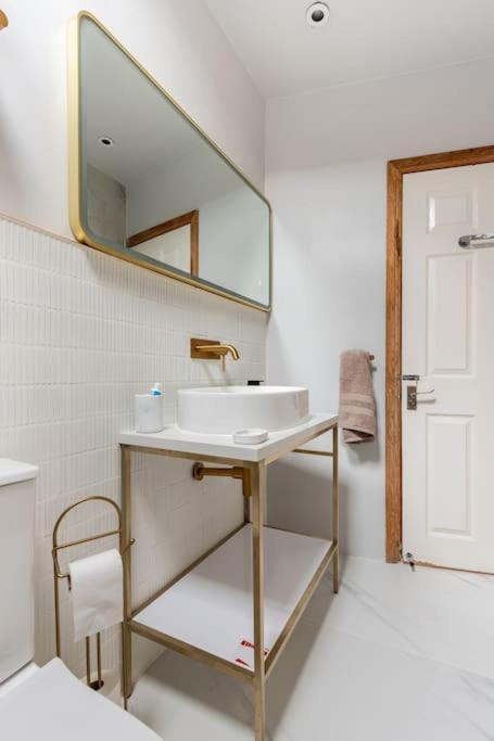 Apartamento Harbourside Haven - Stylish Retreat In Hotwell - Free Parking Bristol Exterior foto